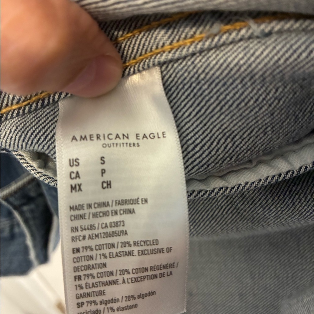 American Eagle lightly distressed Jean Jacket. Boyfriend fit. NWOT. AE Size S - Picture 4 of 7